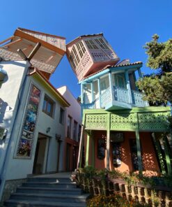 Tiflis - Architektur - schiefes Haus